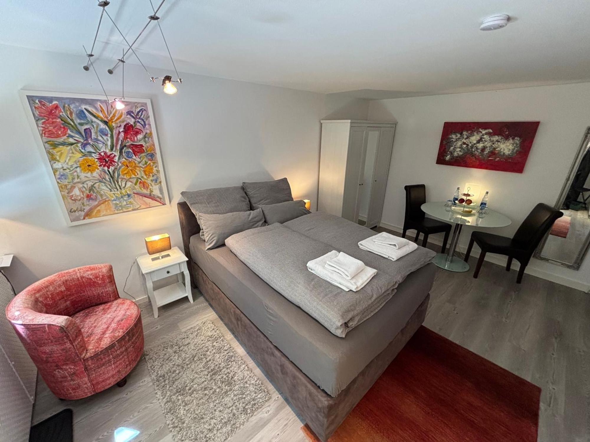 Apartment Doppelzimmer In Stuttgart-birkach - Naehe Musicals Im Si-zentrum, Messe, Flughafen, Uni Hohenheim Stuttgart